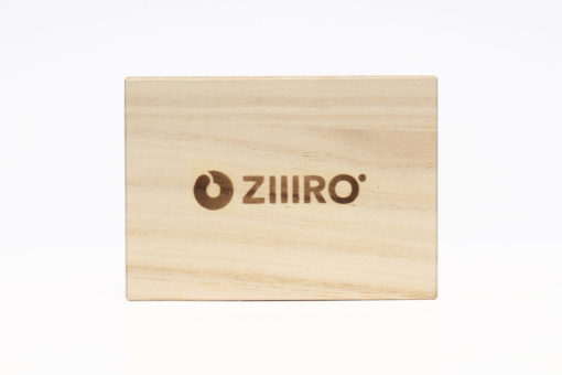 ZIIIROロゴ入り木箱